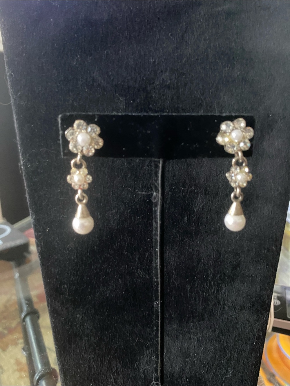 Pearl Drop Floral Dangle Earrings - White Pearls